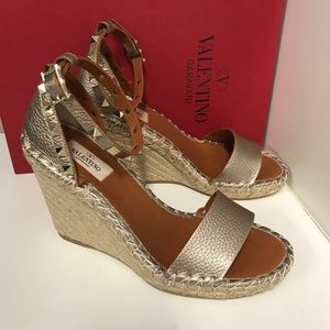 New Valentino Rockstud Gold Espadrilles Wedges 8